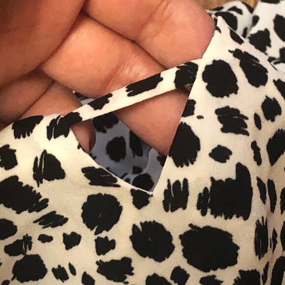Banana Republic White Black Animal Print Keyhole Sleeveless Blouse Size XSP - Picture 6 of 12